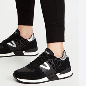 Tretorn Loyola 2 Black & Silver Leather & Textile Lace Up Sneakers Size 8B EUC